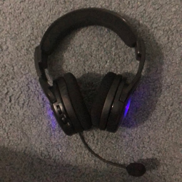 Headset - Picture 2 of 3